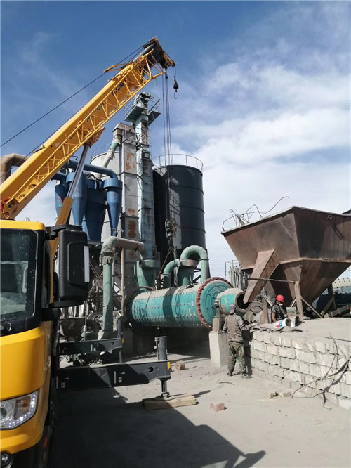 牙克石市设备搬运等各类工程项目中，吊车起着关键作用
